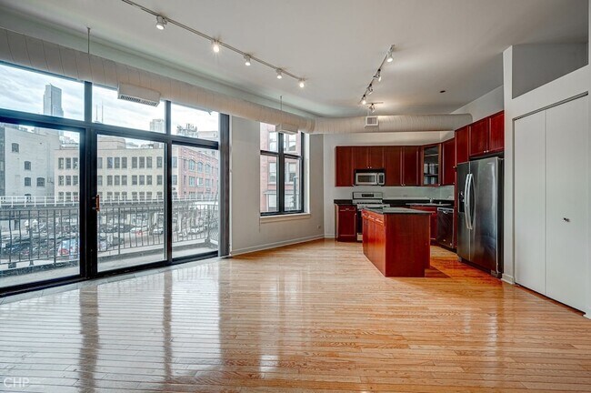 Building Photo - 333 W Hubbard St