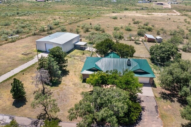 Building Photo - 10401 Arlie Rd