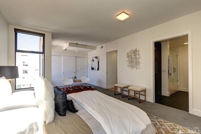 Building Photo - 1080 Sutter St