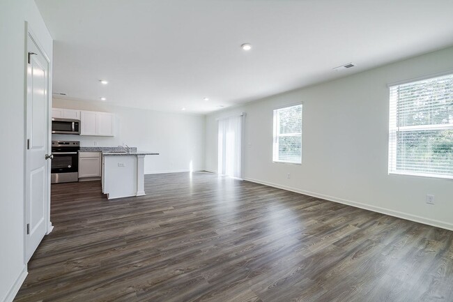 Building Photo - Brand New Construction! 5 Bedroom, 3 Bathr...