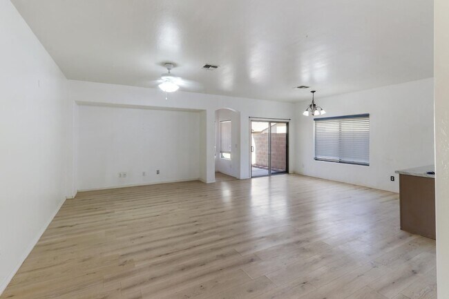 Building Photo - 45099 W Desert Cedars Ln