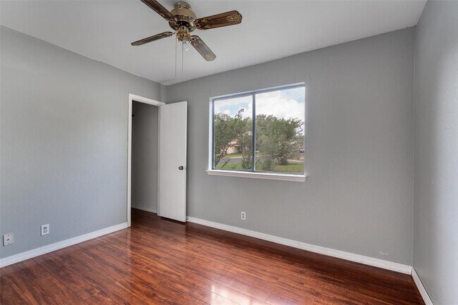 Building Photo - 1806 Krizan Ave