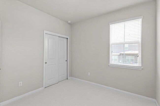 Building Photo - 405 Rhetoric Way