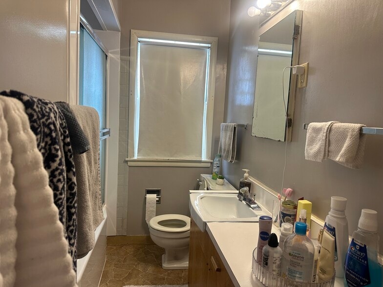 Building Photo - 1421 12th St N