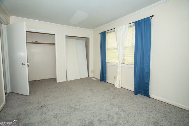 Building Photo - 2143 Ingleside Ave