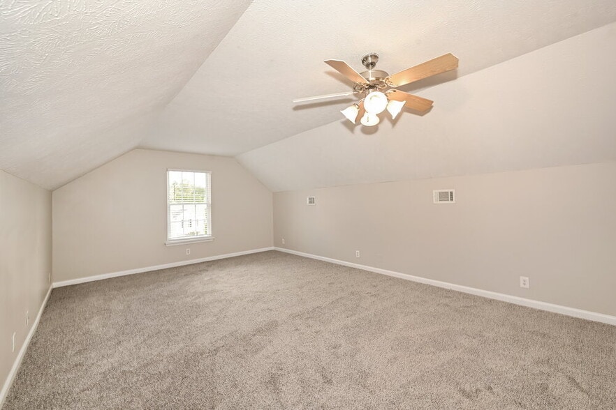 Building Photo - 8864 Cressent Glen Ct