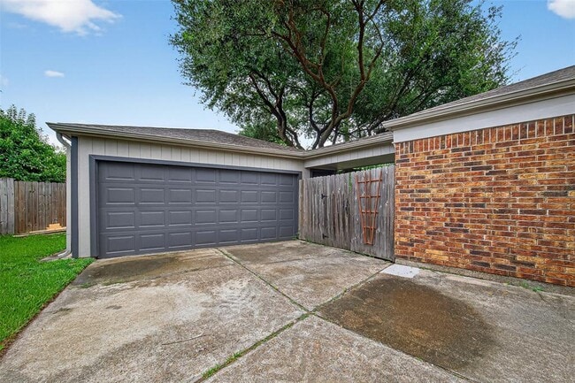 Building Photo - 16019 Parksley Dr