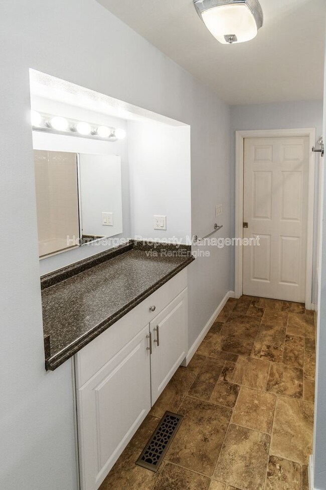 Building Photo - 2324 E South Crescent Ave