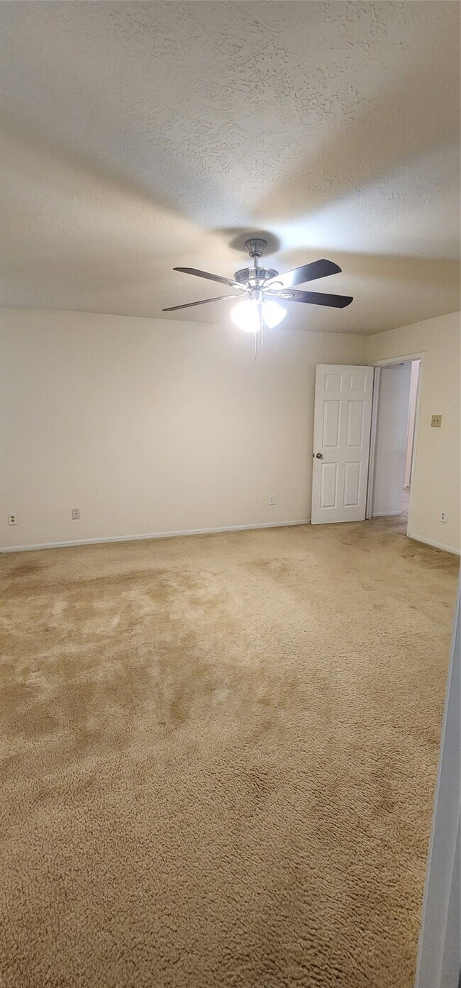 Building Photo - 16807 Sussex Dr