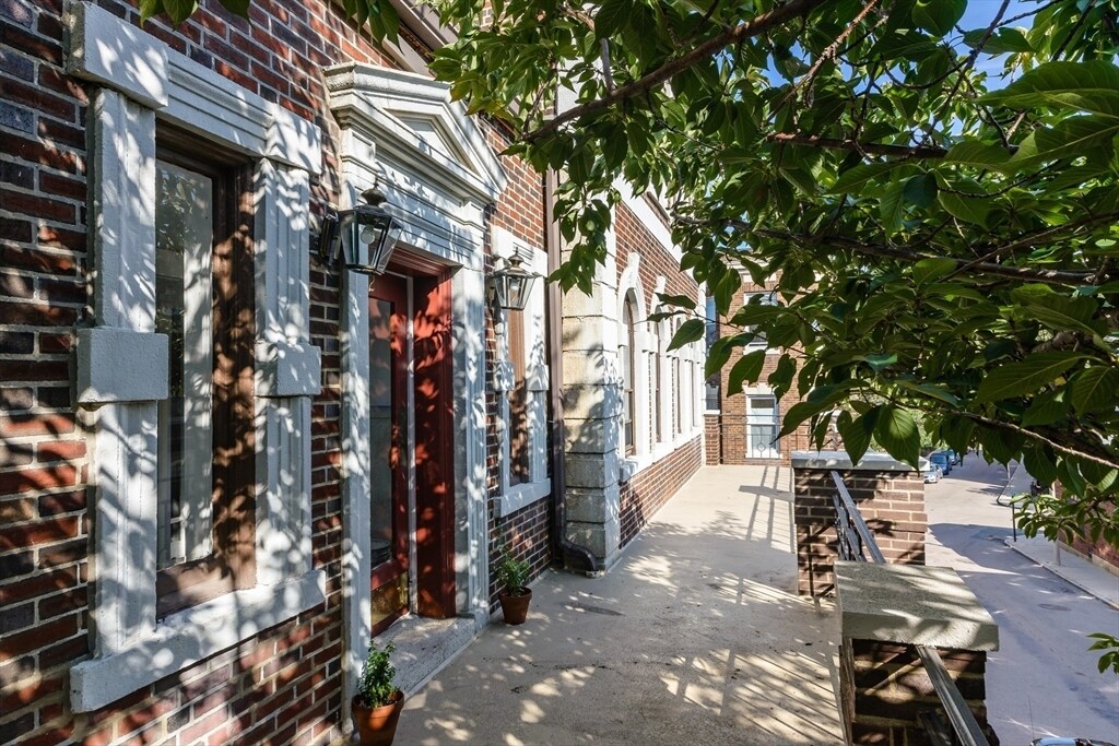 Building Photo - 15 Bellvista Rd