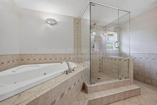 Building Photo - 2502 Turtle Creek Dr