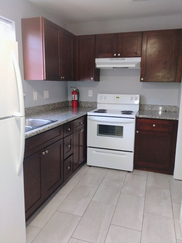 Building Photo - 12240 Jackson Rd