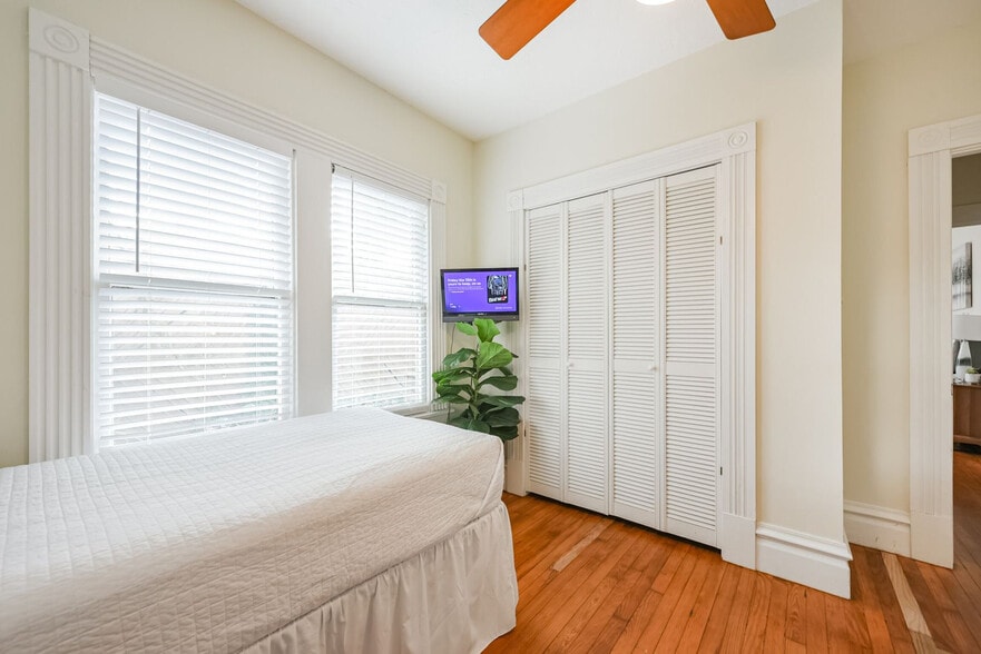 Building Photo - 1305 Beverly St