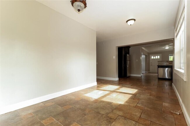Building Photo - 104 Ramona Cir