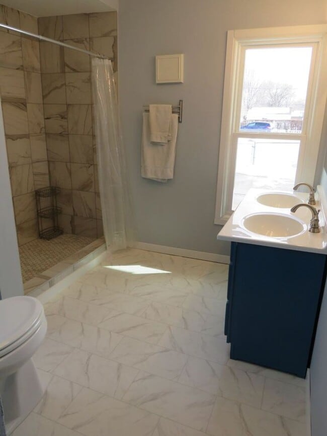 Building Photo - 3220 Primrose St