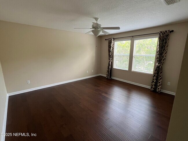 Building Photo - 4586 Temple Lakes Dr