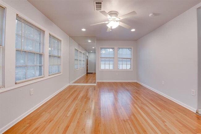 Building Photo - 4310 E Toliver St