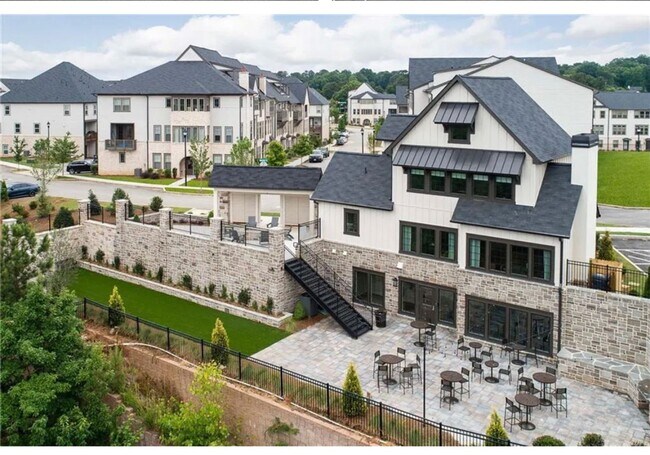 Building Photo - Beautiful 3bd/3.5ba Vinings Townhome with ...