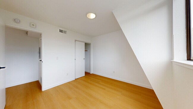 Building Photo - 2035 Castro St