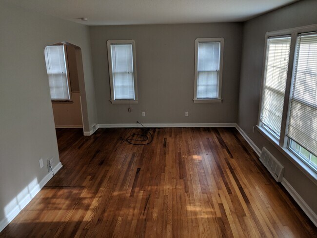 Building Photo - Fantastic West Park Rental now available