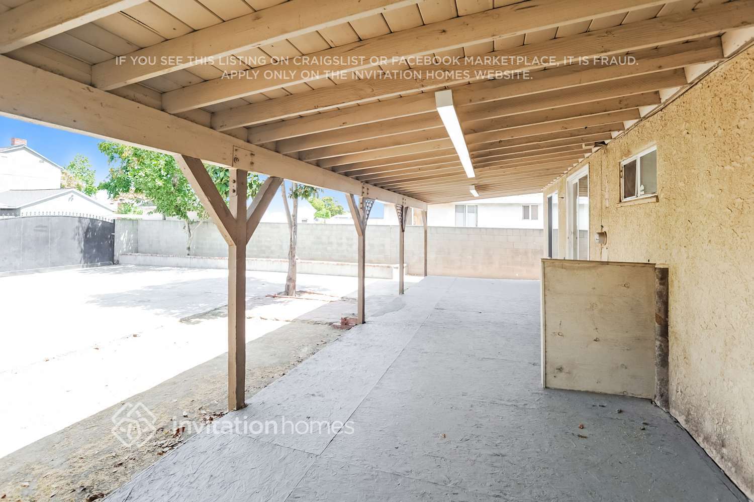 Building Photo - 10821 Rosecrans Ave