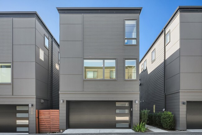 Building Photo - 4bd/3.25 Kirkland Home