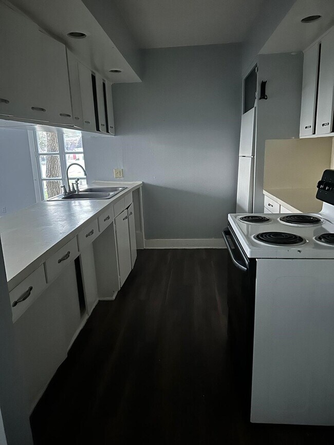 Building Photo - 800 Travis St