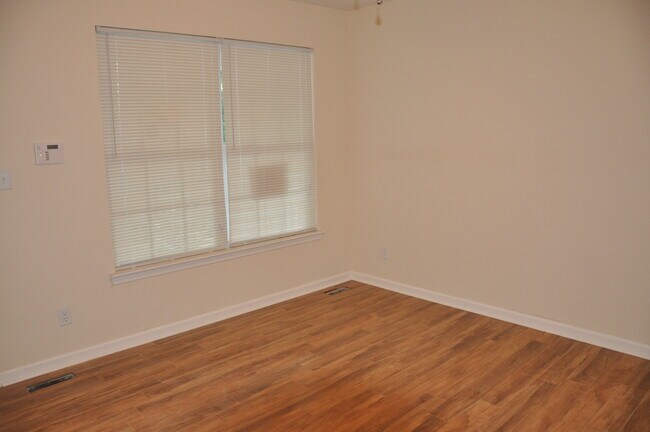 Building Photo - 721 Golfview Dr