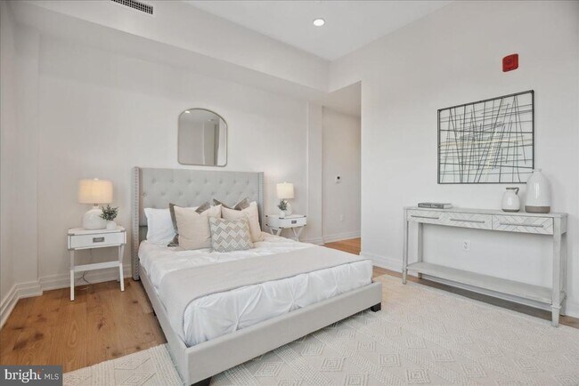 Building Photo - 923 V St NW