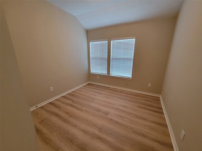 Building Photo - 15126 Summer Sunset Dr