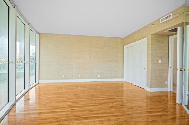 Building Photo - 1643 Brickell Ave