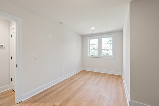 Building Photo - Modern, Move-In Ready Living in Plaza Midwood