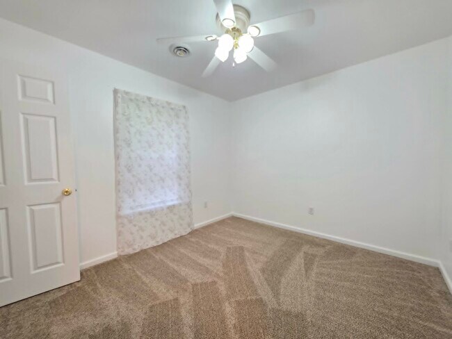 Building Photo - 1011 Granite Ct