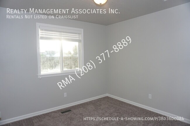 Building Photo - Amazing 3 Bedroom Home in East Nampa