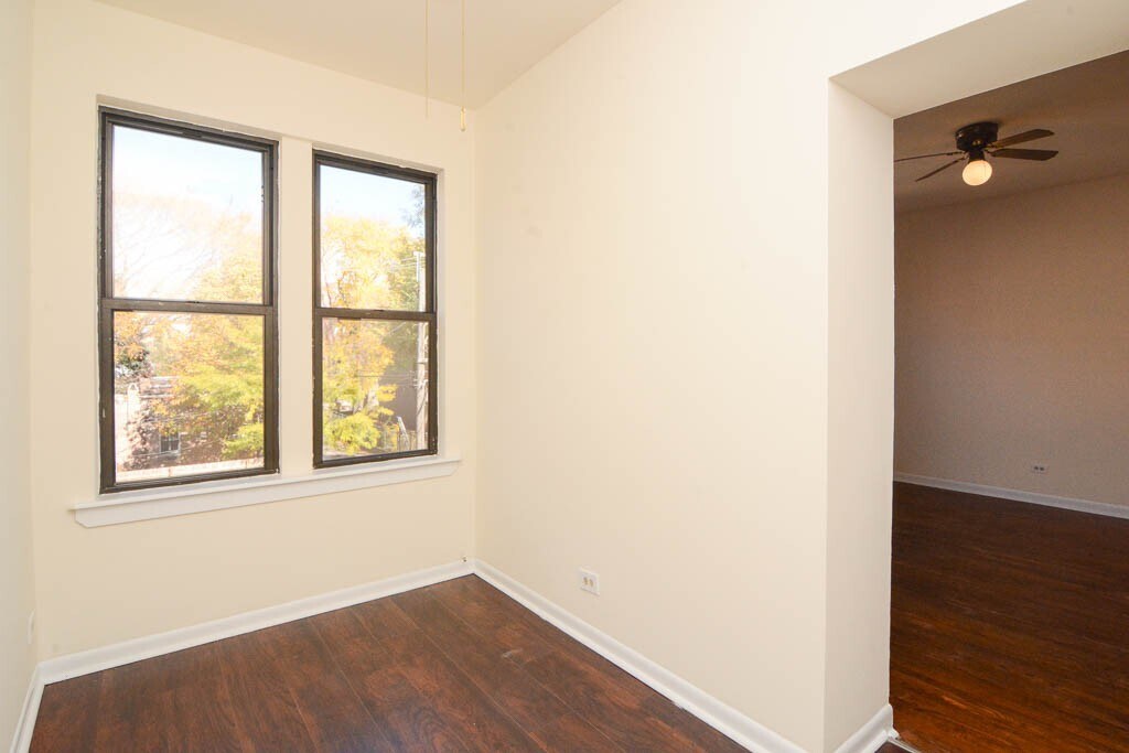 Building Photo - 3145 W Medill Ave