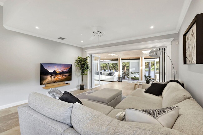 Building Photo - 11361 SW Pembroke Dr