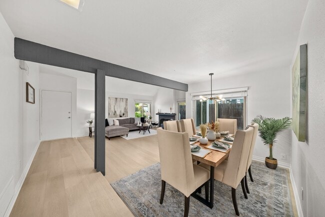 Building Photo - Exceptional 4 bedroom, 3 baths + loft, 2 s...