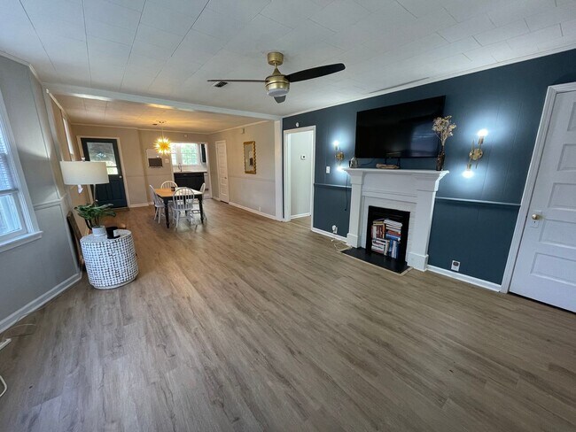 Building Photo - Large 2/1 House in Celanese- $1,495