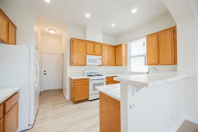 Building Photo - Honey, I’m Home! This Lovely 3 Bedroom, Two-Story Home Is Located In Summerlin.