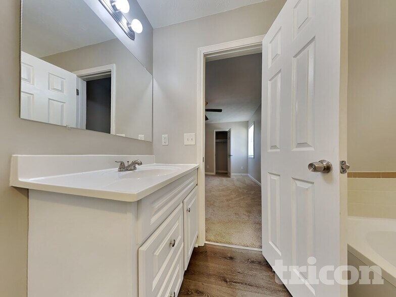 Building Photo - 868 Ashwood Crossing