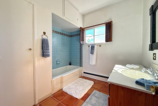 Building Photo - 1325 Don Gaspar Ave