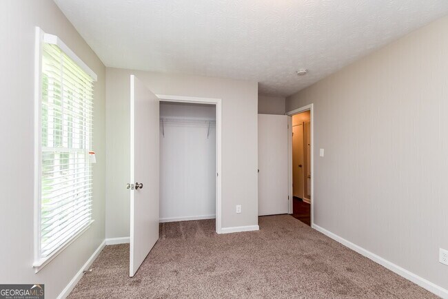 Building Photo - 465 Rosehill Dr