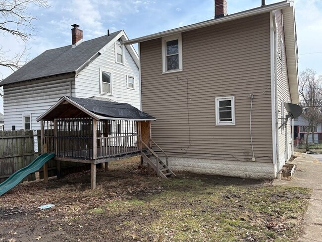 Building Photo - Two bedroom one bathroom home for rent