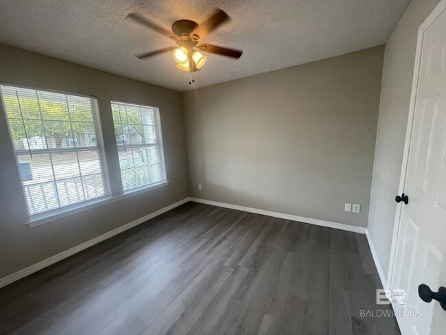 Building Photo - 706 Crystal Wells Ct N