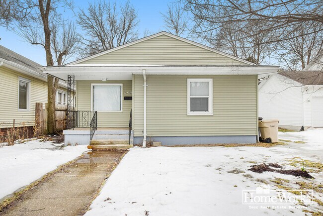 Primary Photo - 730 E Broadway St