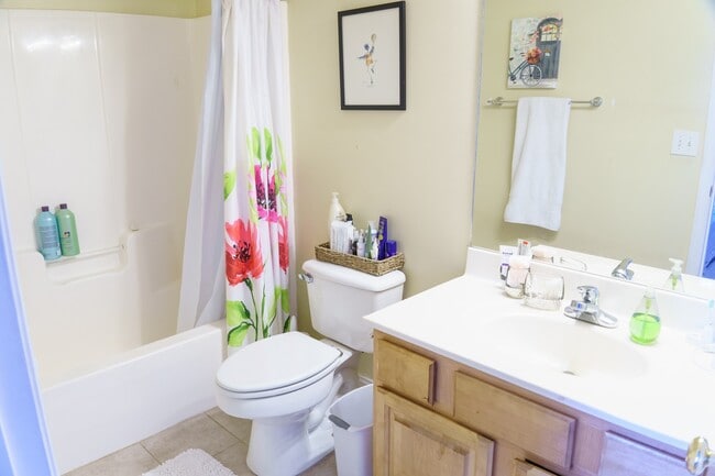 Building Photo - 2 Bedroom Condo in View of Jordan-Hare Stadium