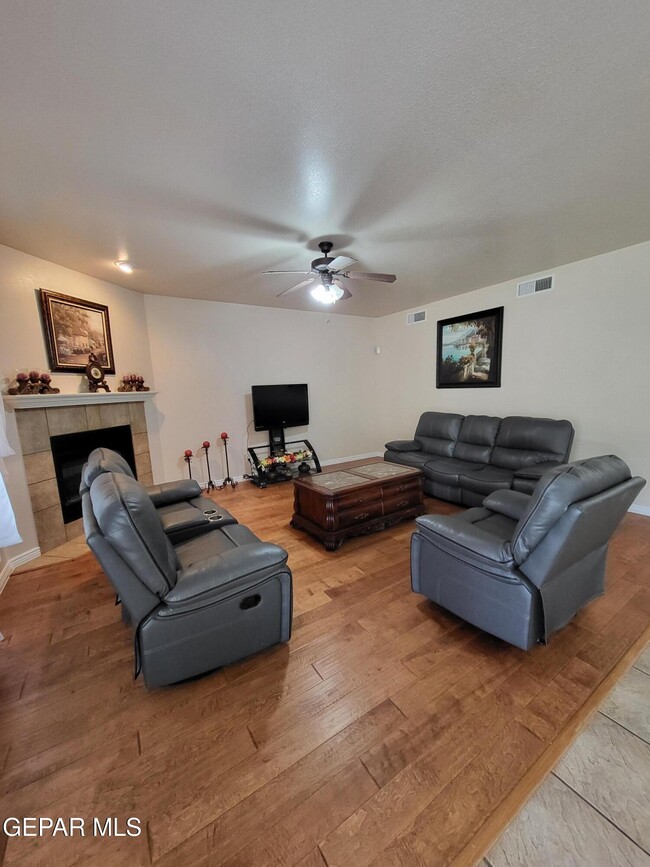 Building Photo - 6354 Franklin View Dr