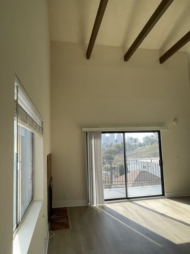 Building Photo - 704 Lookout Dr