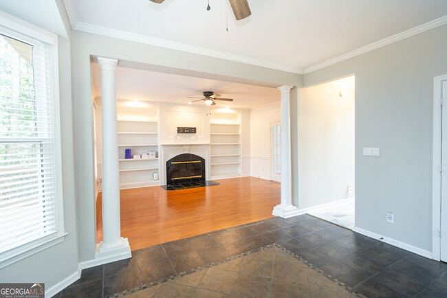 Building Photo - 155 Glenwood Ln