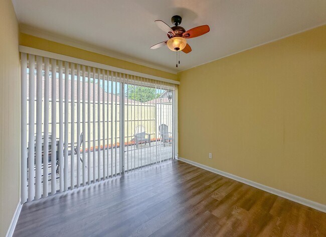 Building Photo - 2241 W Pensacola St